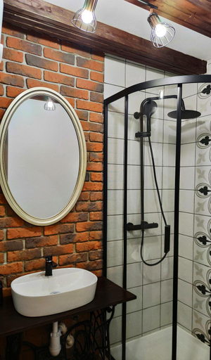 Bathroom 3, Chata Kataryniarza, Kłodzko