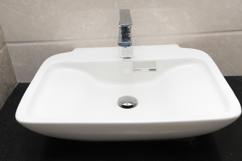 Bathroom 4, Crystal Inn, Chikmagalur
