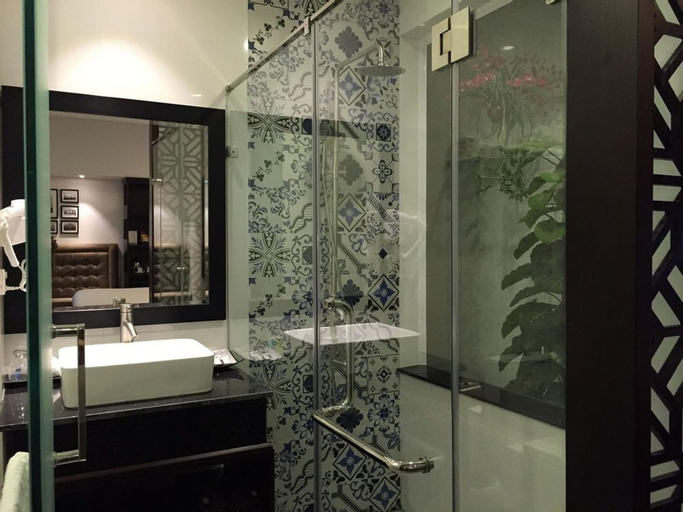 Bathroom 10