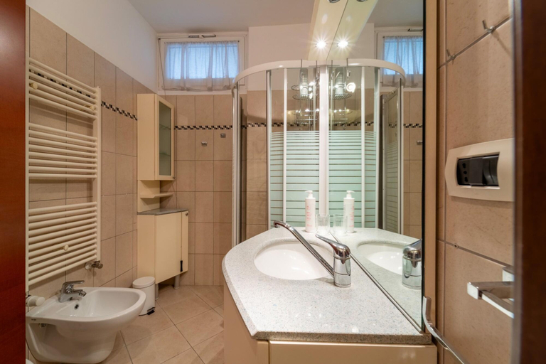 Bathroom 5, Morus Apartment by Wonderful Italy, Como