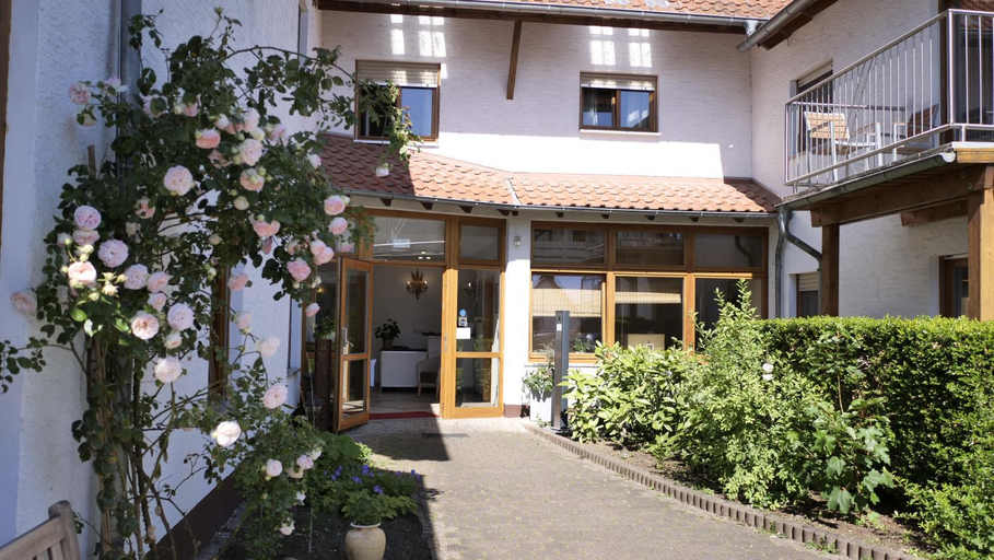 Exterior & Views 2, Hotel Bett & Frühstück, Groß-Gerau