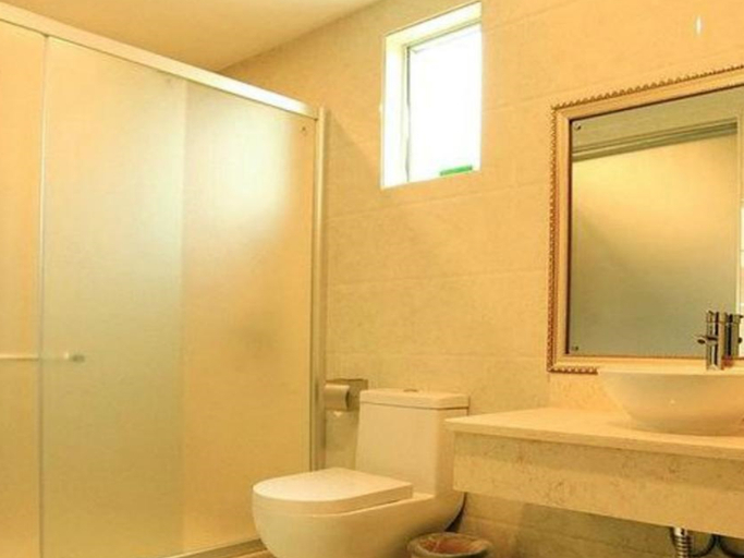 Bathroom 3, Vienna Hotel Yingcheng Railway Station Haishan, Xiaogan