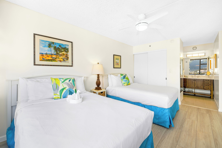 Bedroom 3, High Floor Mountain View Condo with 2 Beds and Parking, Honolulu