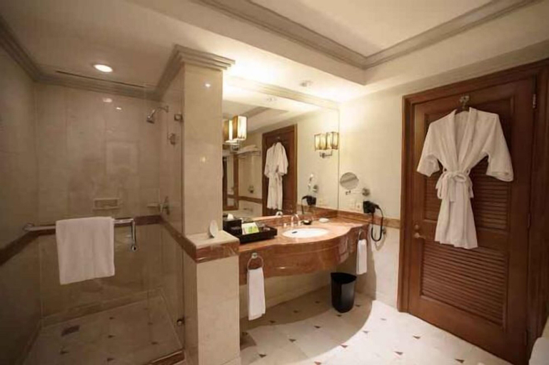 Bathroom 16