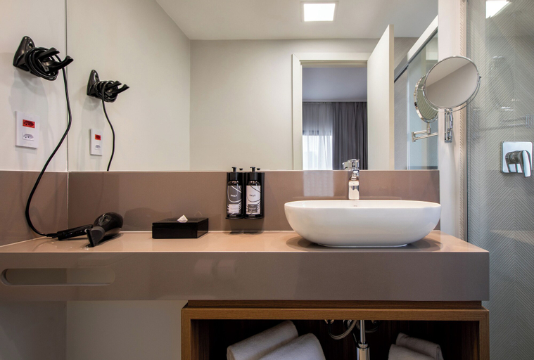 Bathroom 15