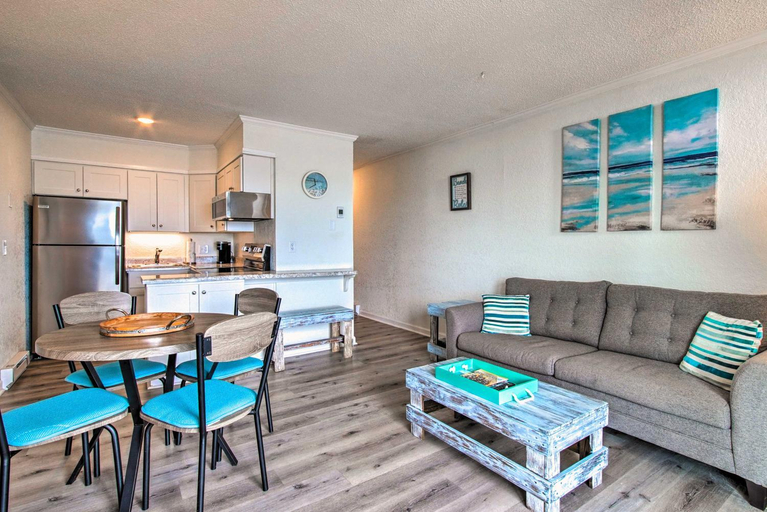Others 4, North Topsail Beach Condo with Balcony!, Onslow
