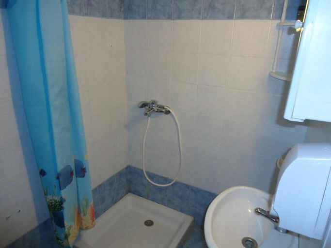 Bathroom 5, Pension Margarita Basic Triple Room, Thessaly