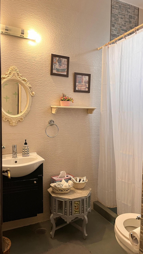 Bathroom 16