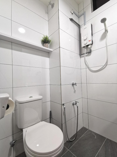 Bathroom 1, Traders Garden By Emily In Town, Hulu Langat