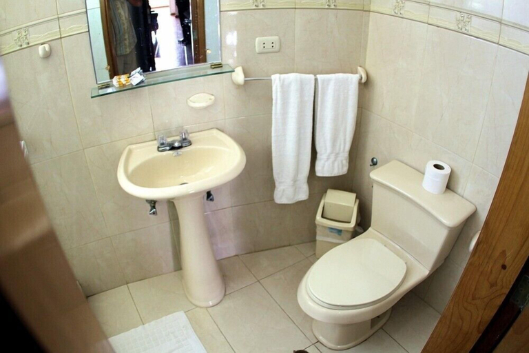 Bathroom, HOTEL MIRAMAR SUITES, Vargas