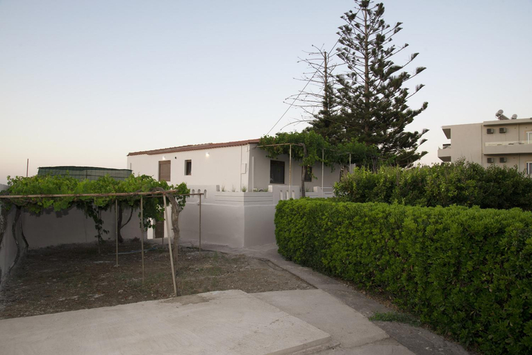 Exterior view 2, Seafront Villa Eirini, Crete