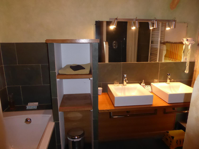 Bathroom 3, Le Clos de La Pinsonniere, Maine-et-Loire