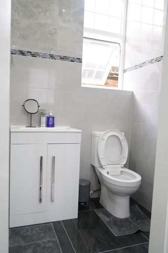 Bathroom 3, Stunning 2-bed Apartment in Birmingham, Birmingham