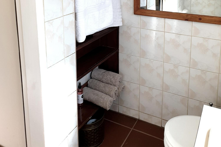 Bathroom 2, Alberton Africa Away, Ekurhuleni