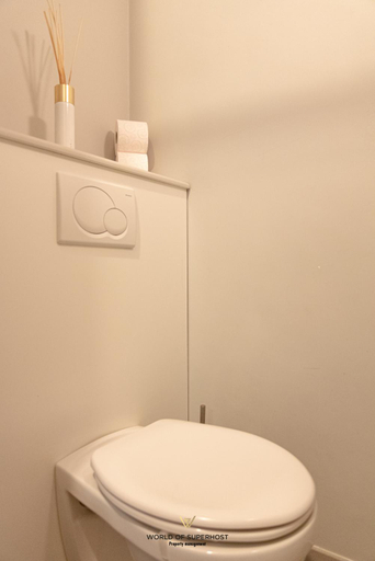 Bathroom 2, Sea side apartment next to the city centre, West-Vlaanderen