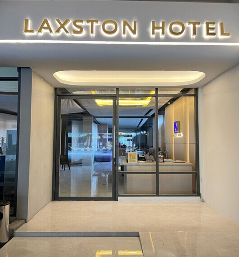 Exterior & Views 1, Laxston Hotel by Front One, Yogyakarta