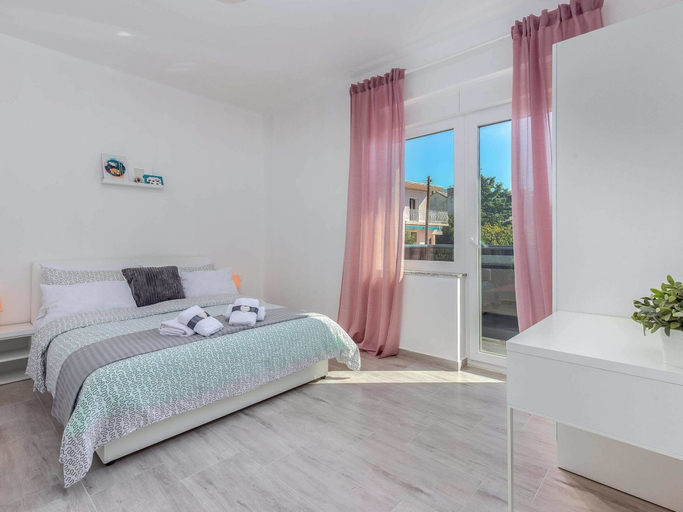 Bedroom 2, Villa in Dramalj With Swimming Pool, Crikvenica