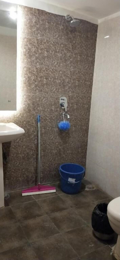 Bathroom 4, Joey's Hostel Agra, Agra
