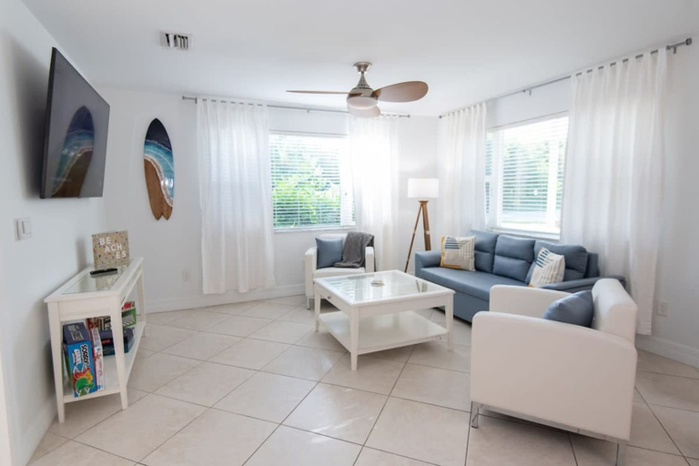 Room 5, Fort Pierce - 2BD 2BA Tropical Surfside Retreat, Saint Lucie