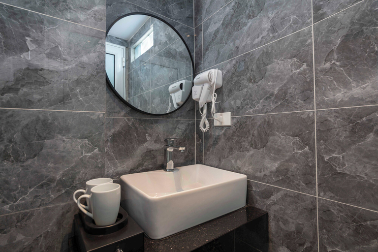 Bathroom 4, Madelise Central Hotel & Travel, Hoàn Kiếm