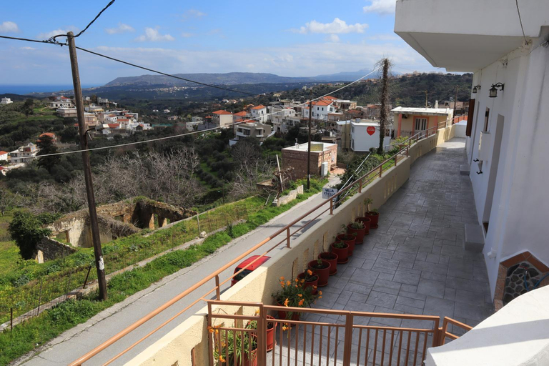 Others 3, Romanza Kournas, Crete