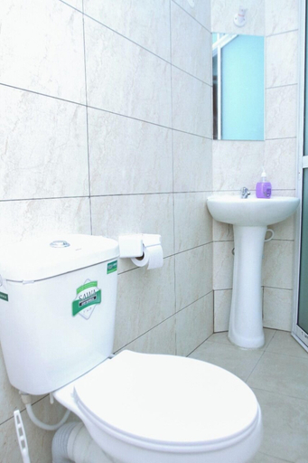 Bathroom 3, Casey's Apartments Bamburi, Kisauni