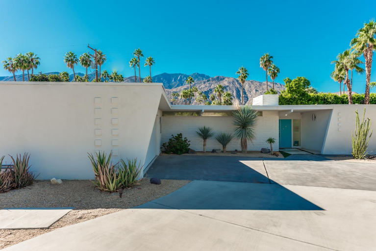 Private Mid Century Modern Architectural Home, Riverside