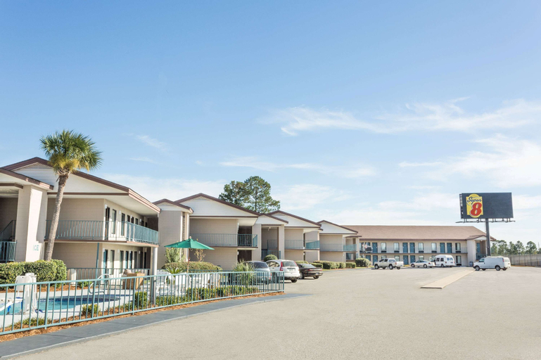 Super 8 by Wyndham Adel GA I-75, Cook