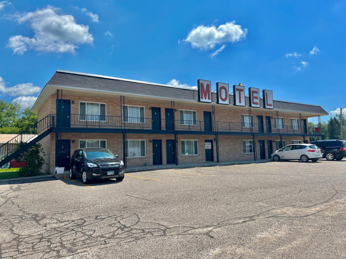 Others 2, Barnesville Motel, Clay