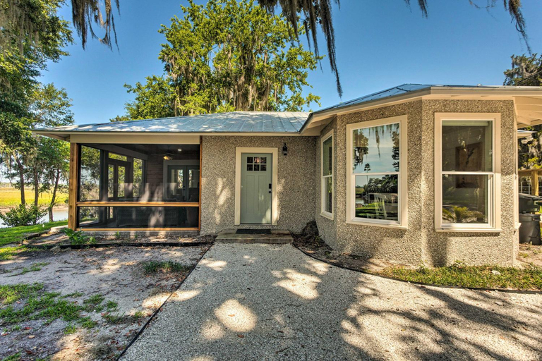 Riverfront Darien Cottage with Private Dock!, McIntosh