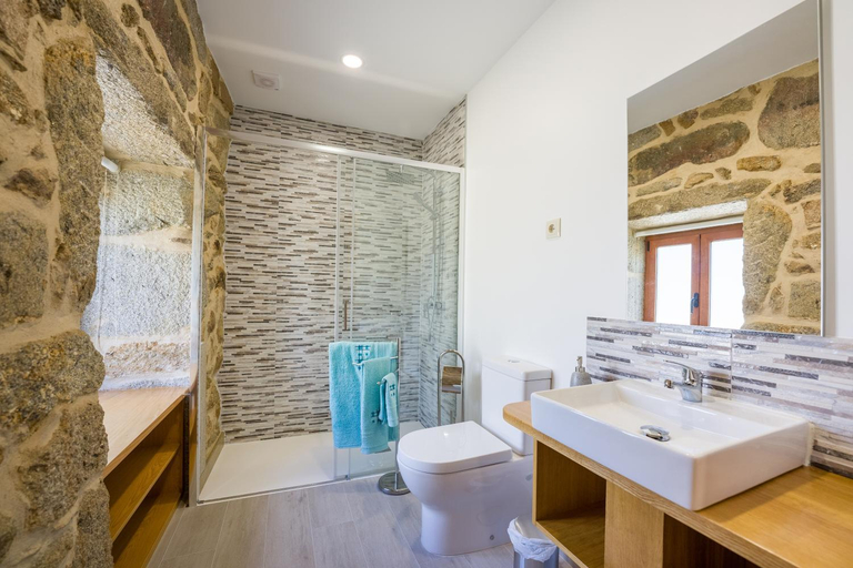 Bathroom 4, Casa das Eiras, Melgaço