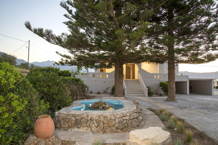 Exterior view 5, Seafront Villa Eirini, Crete