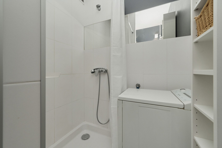 Bathroom 4, Cozy Swobodna by Renters, Środa Śląska