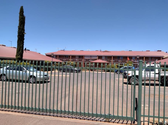 Exterior & Views, Cosy 2 bedroom Unit in a secure gated complex, Kalgoorlie/Boulder