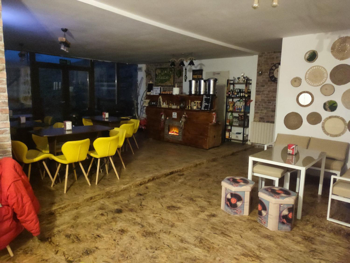 Food & Drinks 3, Cabana La Cassian, Vulcan