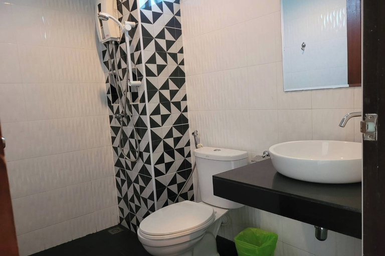 Bathroom 3, Snooze Inn Phuket, Phuket Island