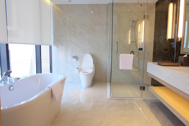 Bathroom 18