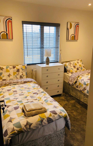 Others 4, Old Green Lantern, Private En-suite Double Bedroom, Thurrock