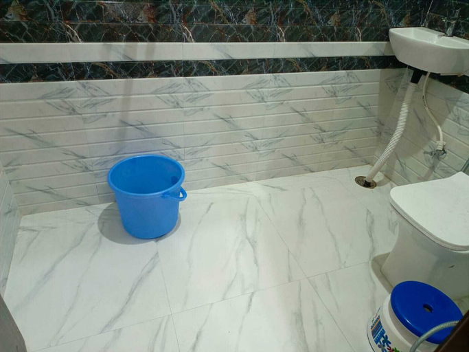 Bathroom 4, Shri Girraj Residency, Mathura