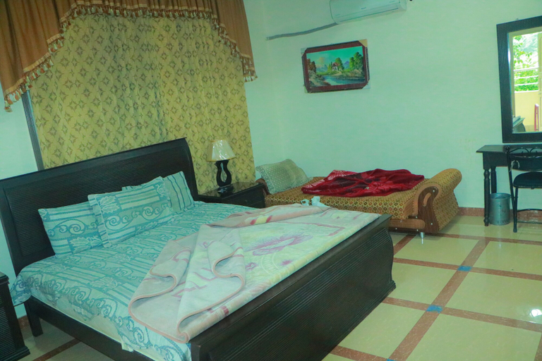 Bedroom 3, Isfania Continental Hotel, Hazara