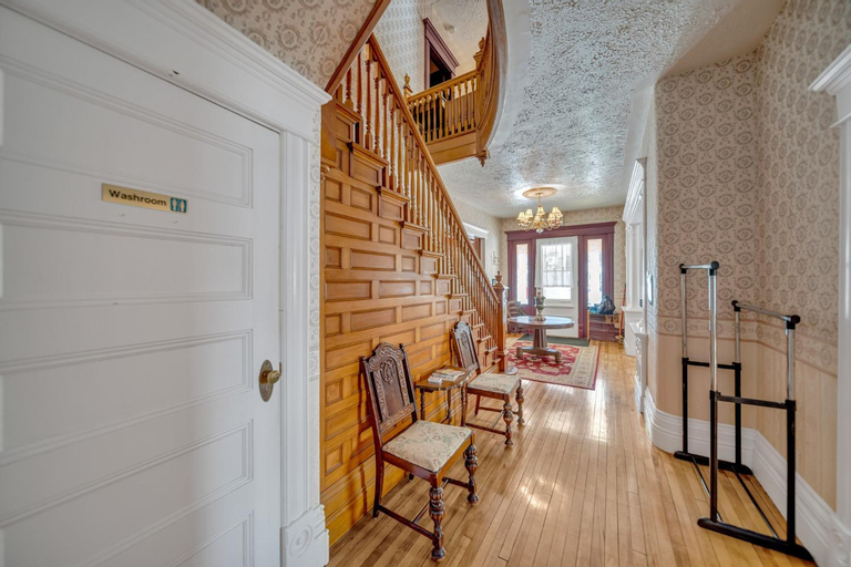 Others 4, Marmora and Lake Inn and Victorian Diner - 5 Grand Victoria Suites- Level 2, Hastings