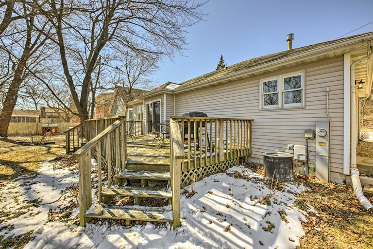 Exterior & Views 1, Twin Lakes Escape with Deck Less Than 1 Mi to Beach!, Kenosha