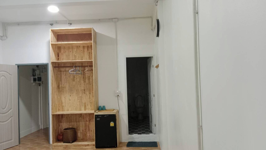 Others 5, Tom Guest house, Sathorn