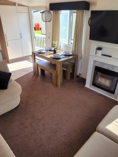 Others 5, Golden Palm Getaway's PG143, Lincolnshire