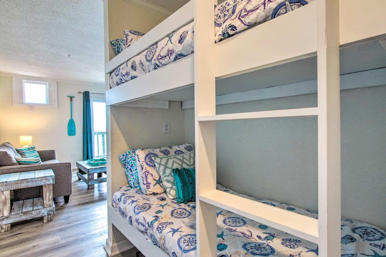 Bedroom 2, North Topsail Beach Condo with Balcony!, Onslow