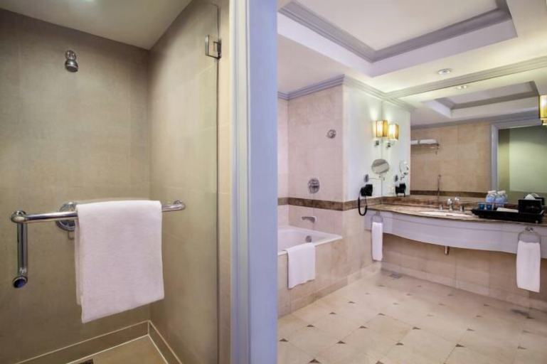 Bathroom 18