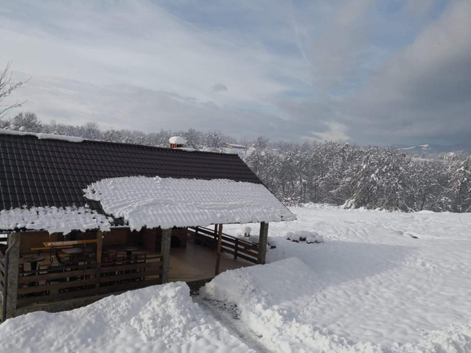 Others 5, Complex Transalpina, Crasna
