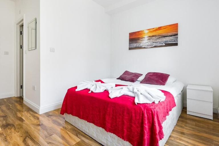 Bedroom 2, City Rooms Guest House, London