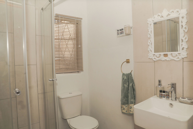 Bathroom, Rainbow Palace BnB, Mangaung