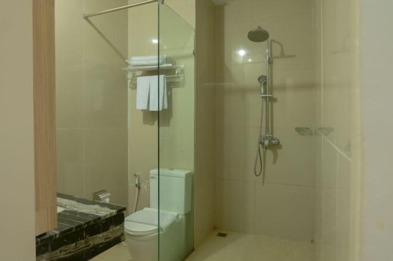 Bathroom 10